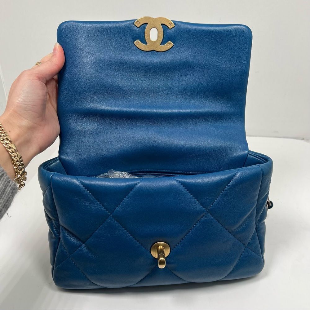 Chanel 19 Flap Bag Quilted Leather Medium Blue A+ Condition - Picture 11 of 16